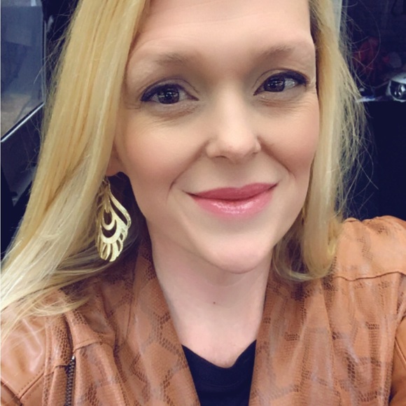 Meet your Posher, Michelle - Picture 2 of 2